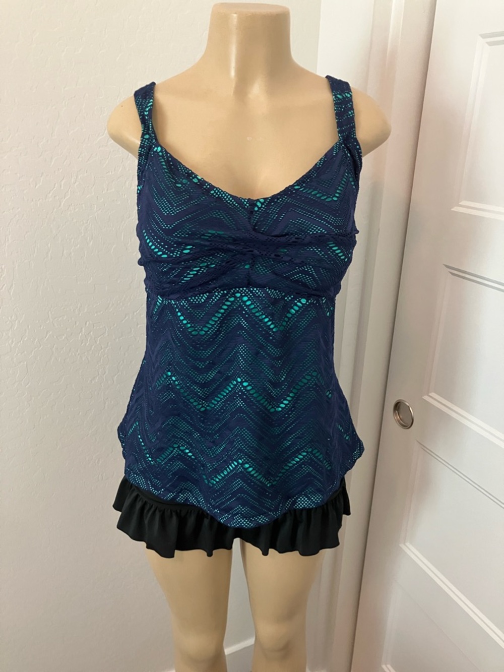 NWOT Island Escape Navy Blue & Teal Chevron Tankini Swim Coverup